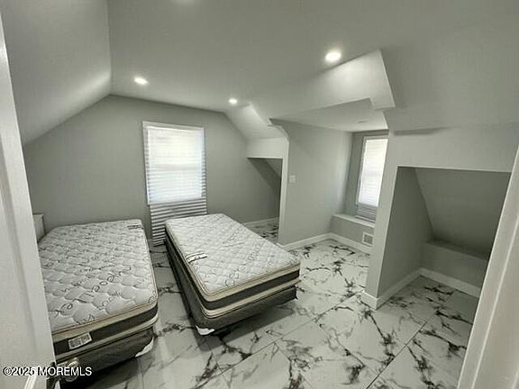 3rd image of 10 Campbell Ct