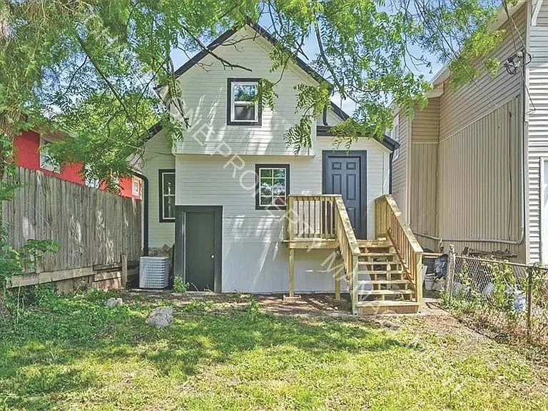 2454 Cypress Ave — Photo 17