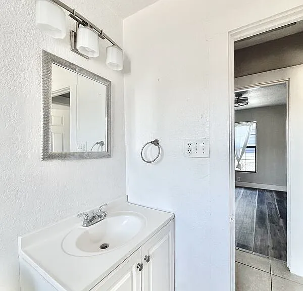 2425 Auburn St S — Photo 37