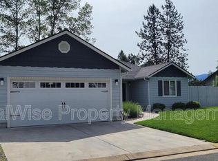 1775 Daffodil Ln, Grants Pass, OR 97526