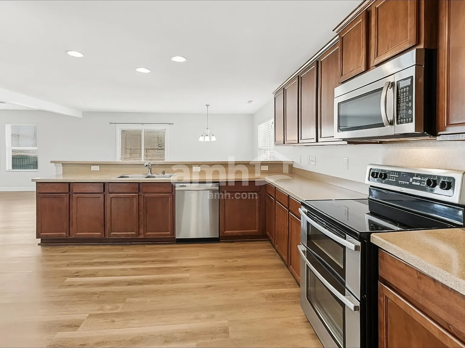 4 bed, 2.5 bath, 2850 sqft, $2,535 — Photo 3