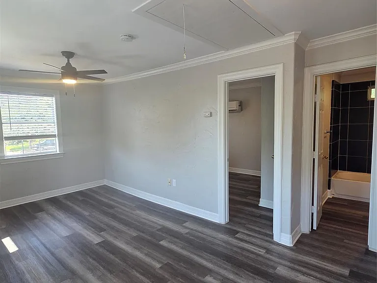 2740 Burlington Blvd — Photo 6
