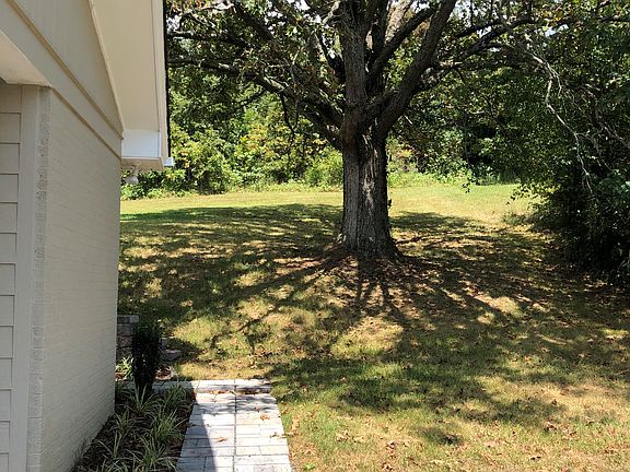 5th image of 224 Spruce Dr