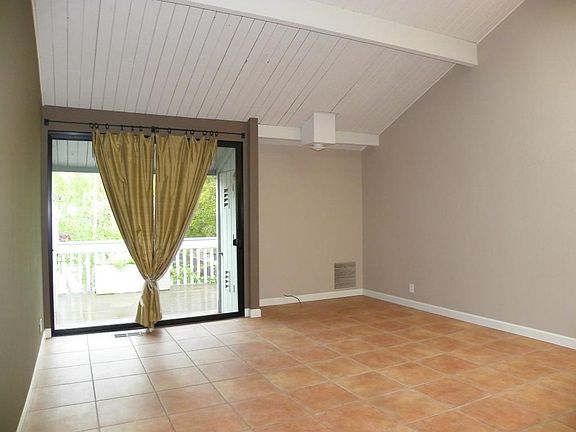 4th image of 21189 E Cliff Dr