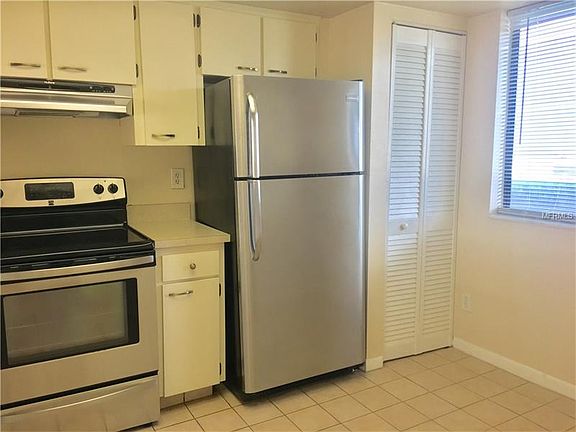 4th image of 201 W Laurel St APT 604