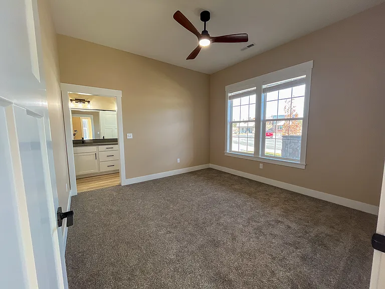 1220 W Spring Ln — Photo 8