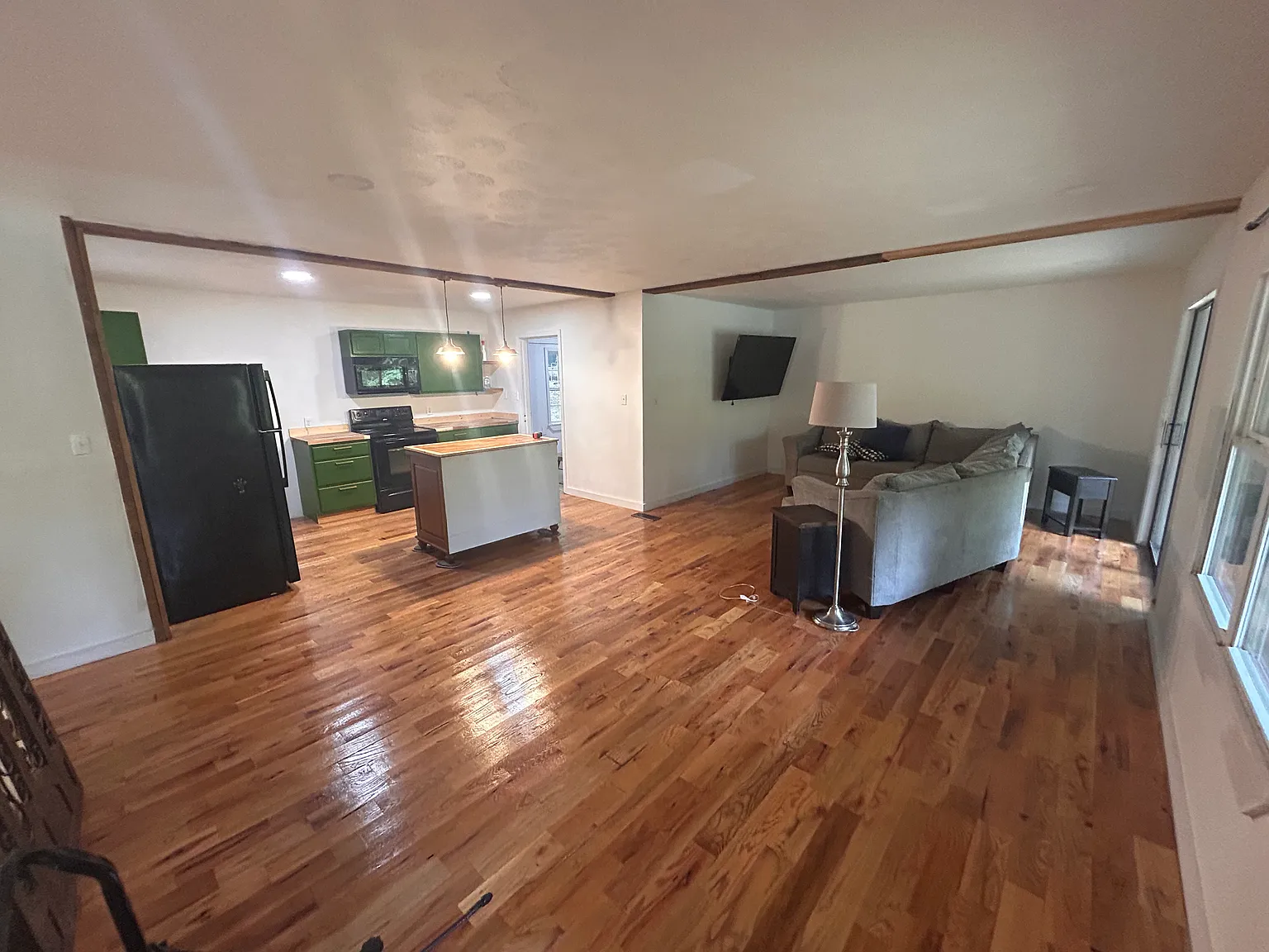 2 bed, 1008 sqft, $1,275 — Photo 3