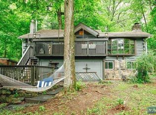 37 E Park Dr, West Milford, NJ