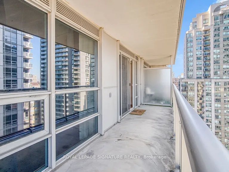 761 Bay St #1914 — Photo 33