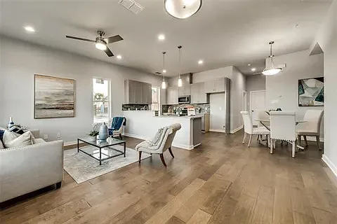 4 bed, 2242 sqft, $2,975 — Photo 3
