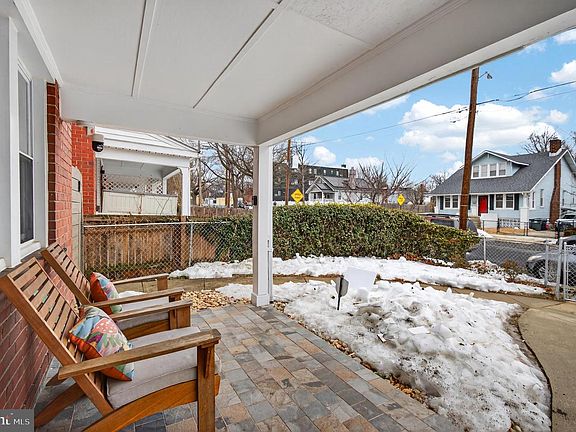 4th image of 162 Forrester St SW