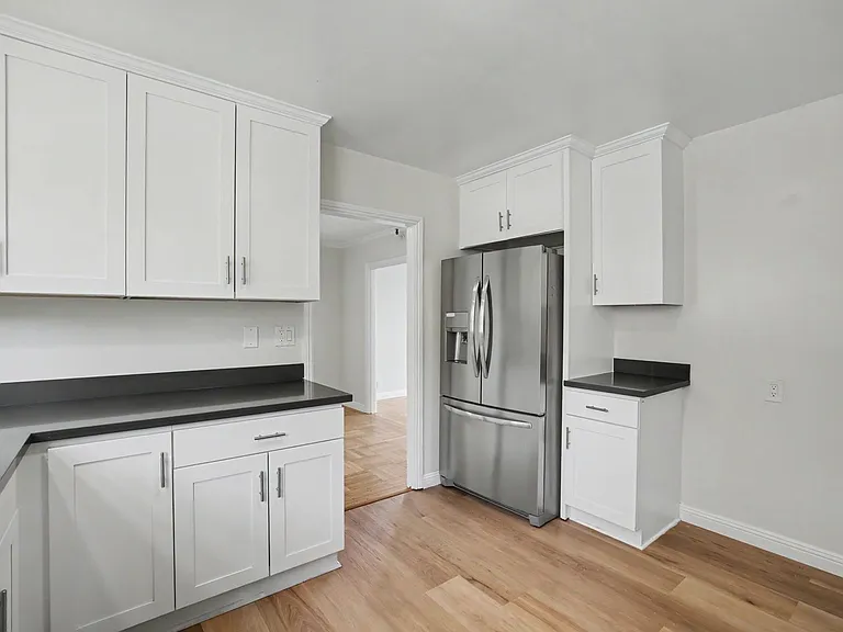 Renovated 3br W/ Dining Room. Views! Parking Avail., Free Laundry! — Photo 4