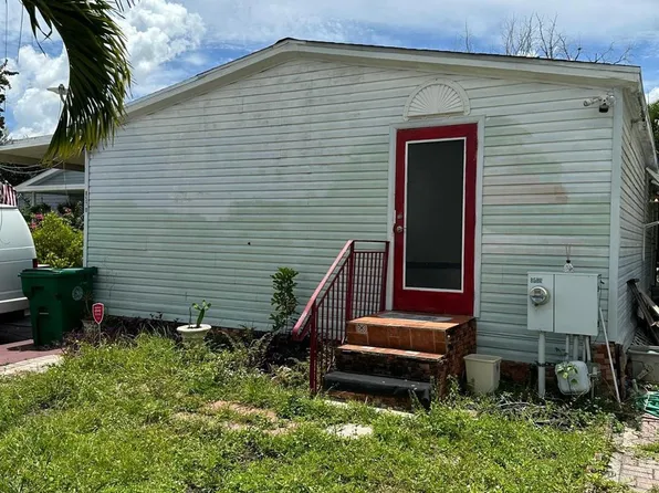 8570 SW 23rd Place, Davie, FL 33324