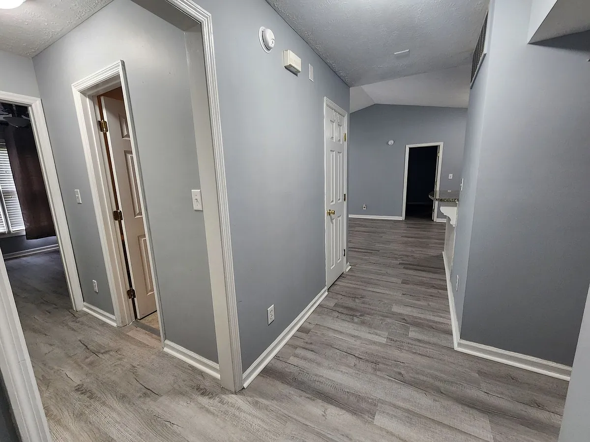 Building Photo - 505 Meadowland Ct #9