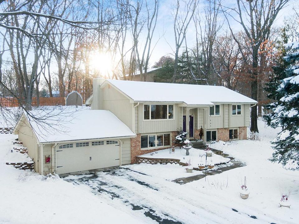 1st image of 5 Hall Ct