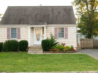 7 Terry Ln, Clark, NJ 07066