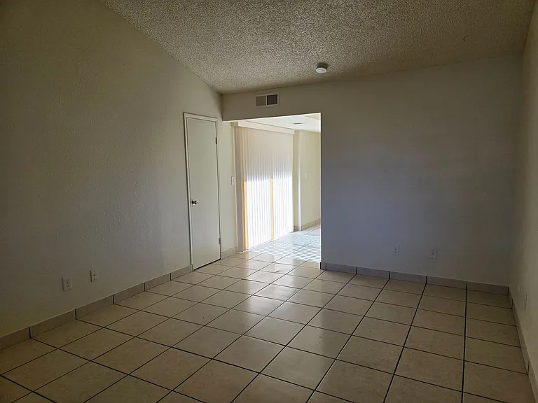 2714 Pyramid Ave — Photo 2
