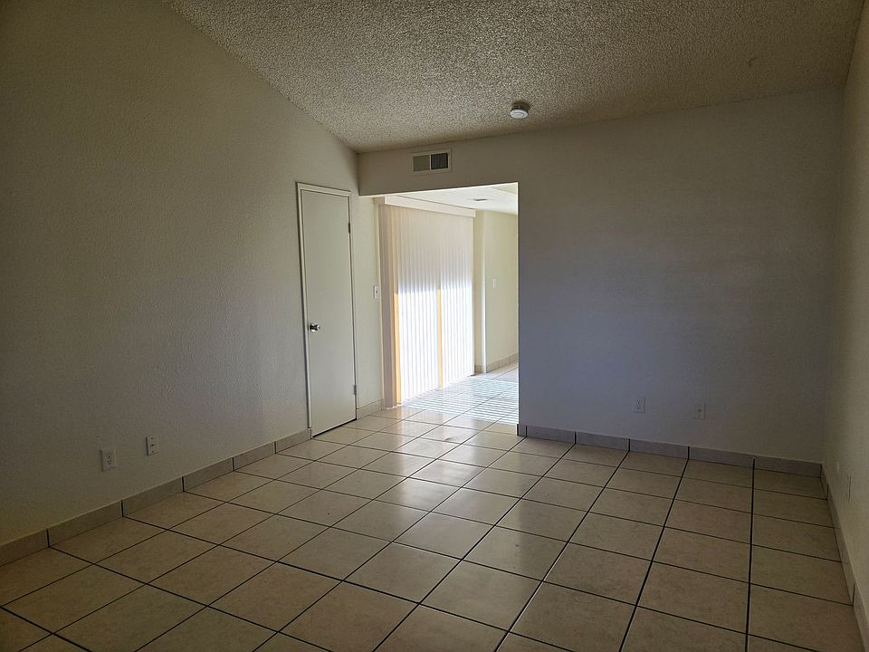 2nd image of 2714 Pyramid Ave