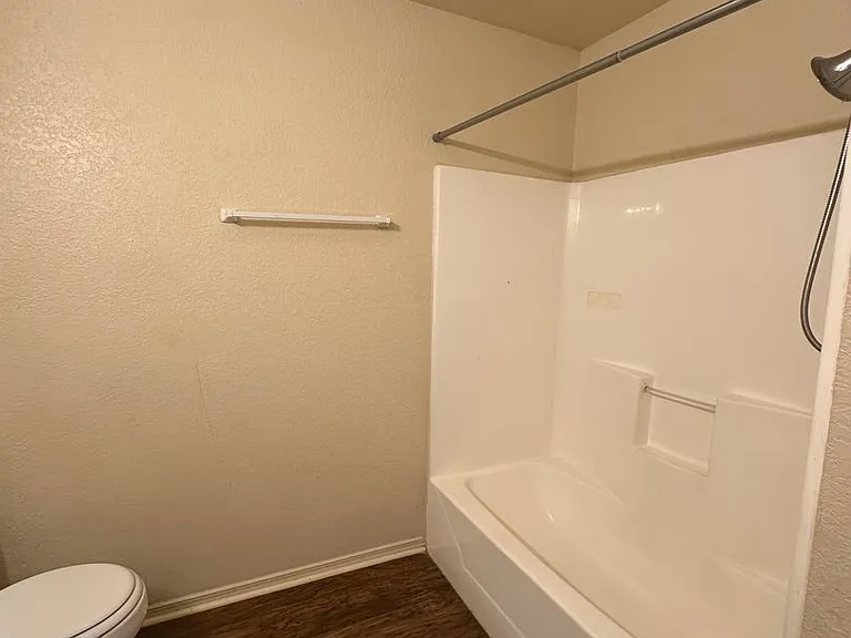 1115 Ozier St — Photo 7