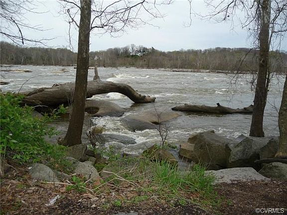 3rd image of 7320 Hill Dr