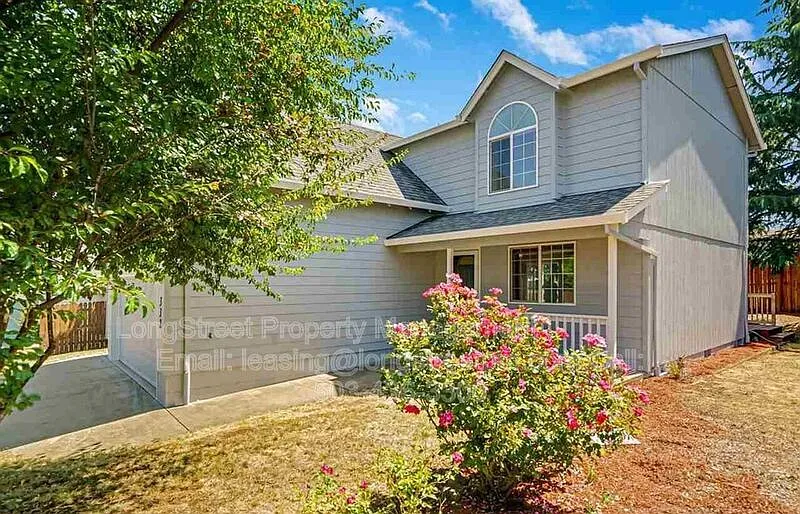 4 bed, 2.5 bath, 2100 sqft, $3,150 — Photo 2