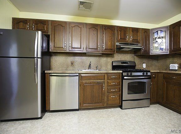 2nd image of 10 Marlboro Dr