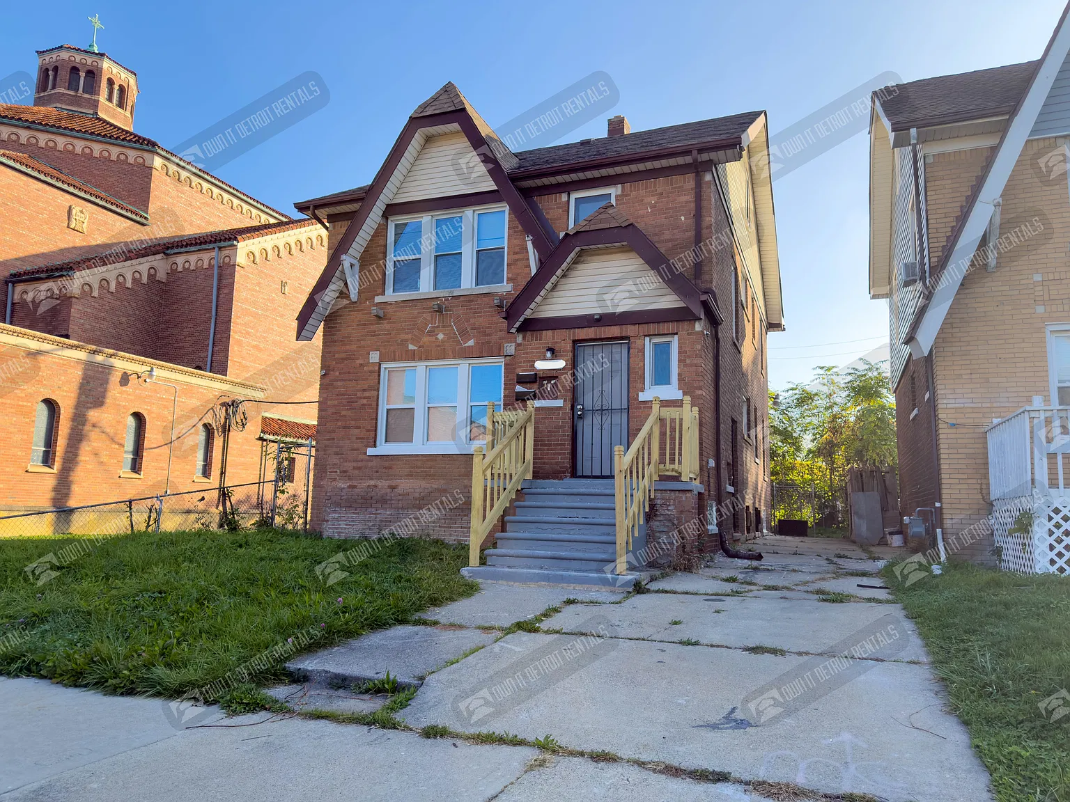 Multi Family Upper Unit 1 Bed — Photo 1