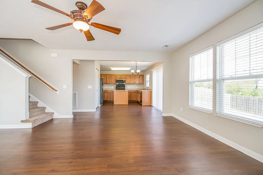 4 bed, 3.0 bath, 2495 sqft, $2,625 — Photo 3