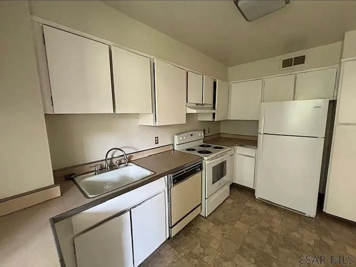2 bed, 1000 sqft, $1,100 — Photo 2