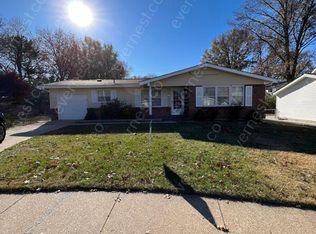 10 Bonnie Ct, Florissant, MO 63033