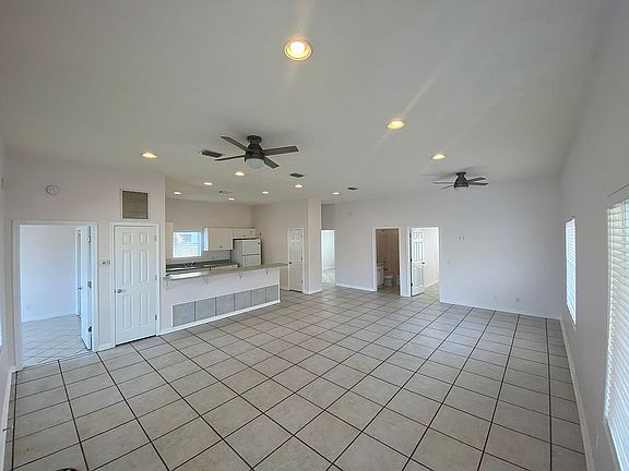 4th image of 6307 Hilltop Ave
