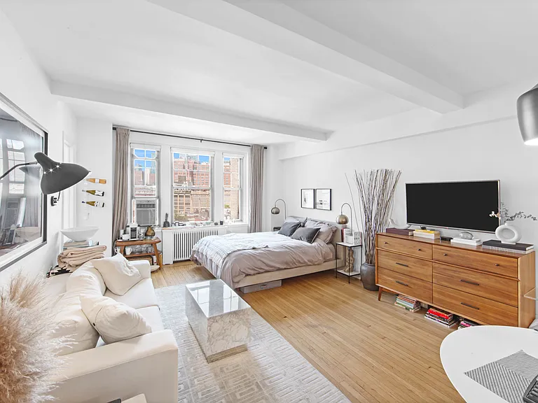 299 W 12th St #9L — Photo 2