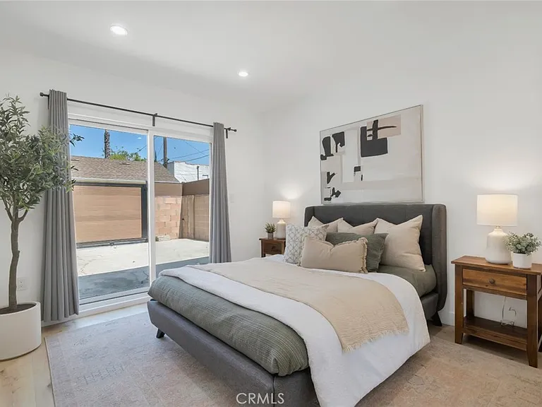 2117 W Clark Ave — Photo 12