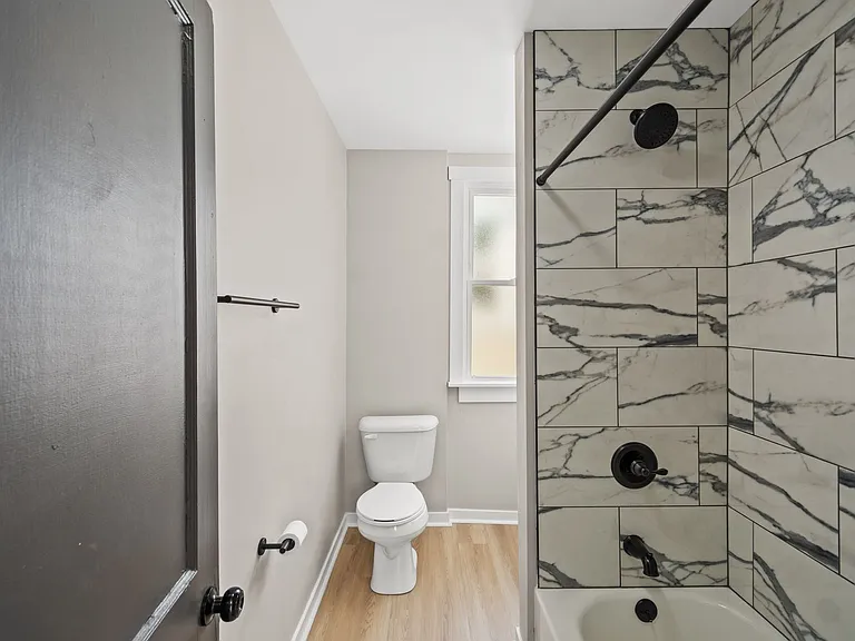 21 Lacona St — Photo 2