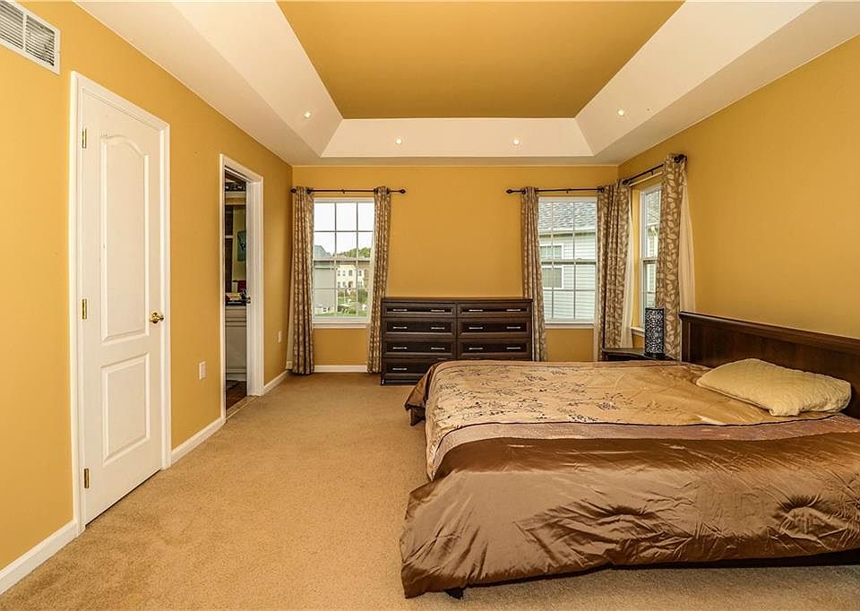2nd image of 38 Violet Ct N