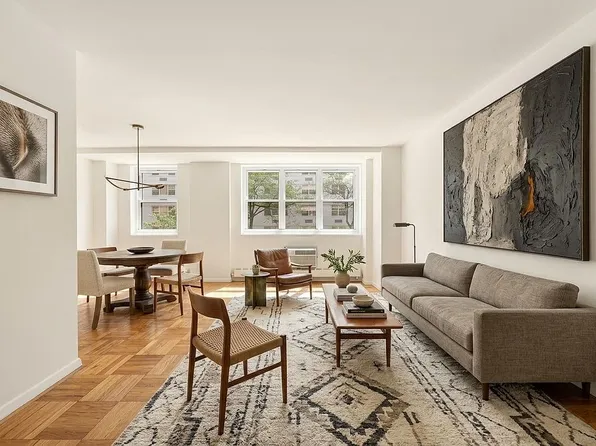 63 E 9th St APT 3M, New York, NY 10003