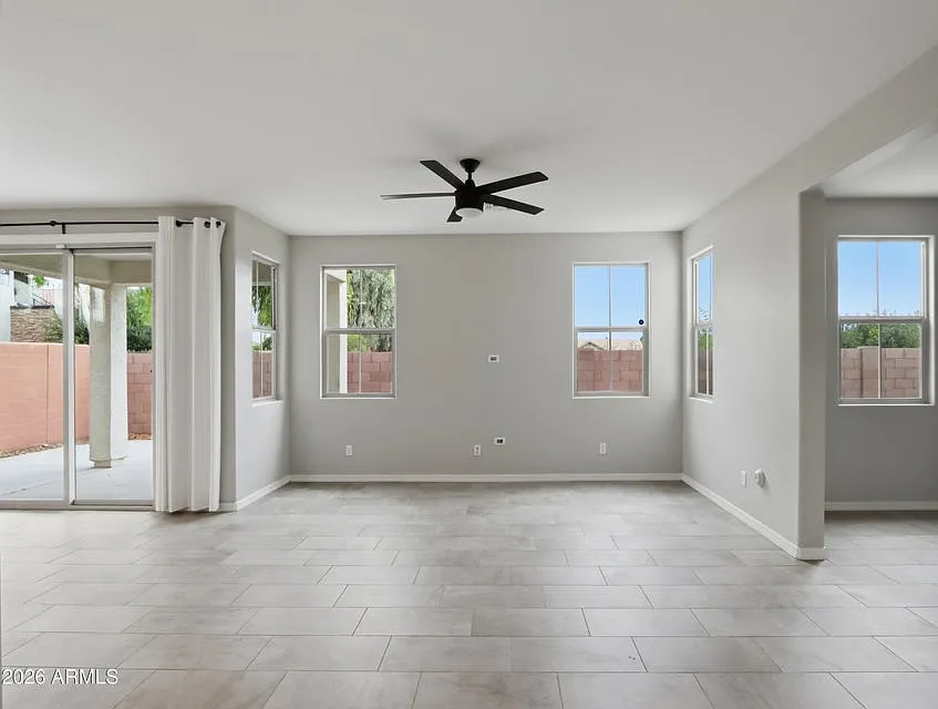 Beautiful Chandler House 3 beds 2 car garage!! — Photo 3