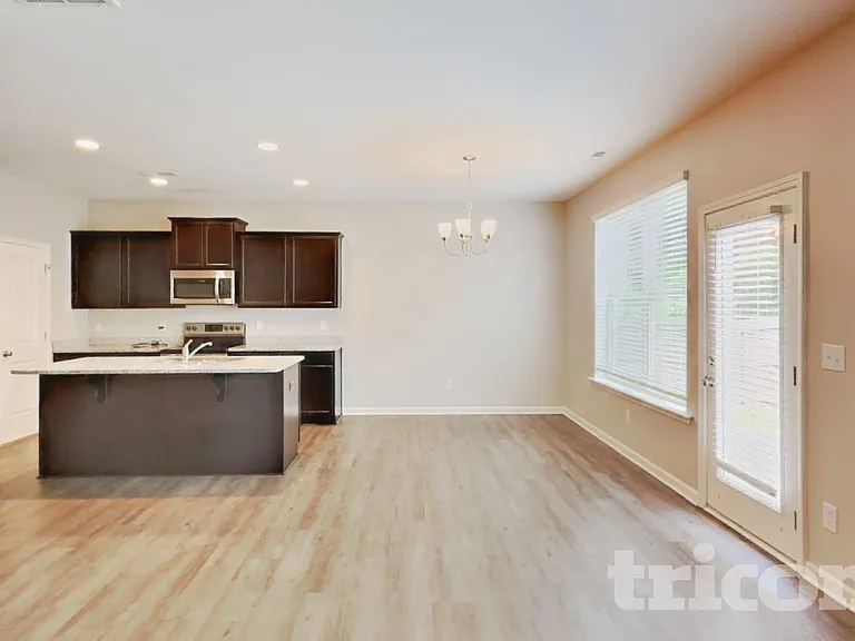 104 Yadkin St — Photo 4