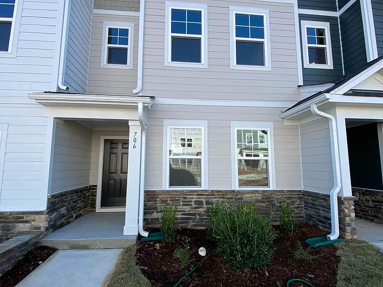 706 Gimari Dr — Photo 2