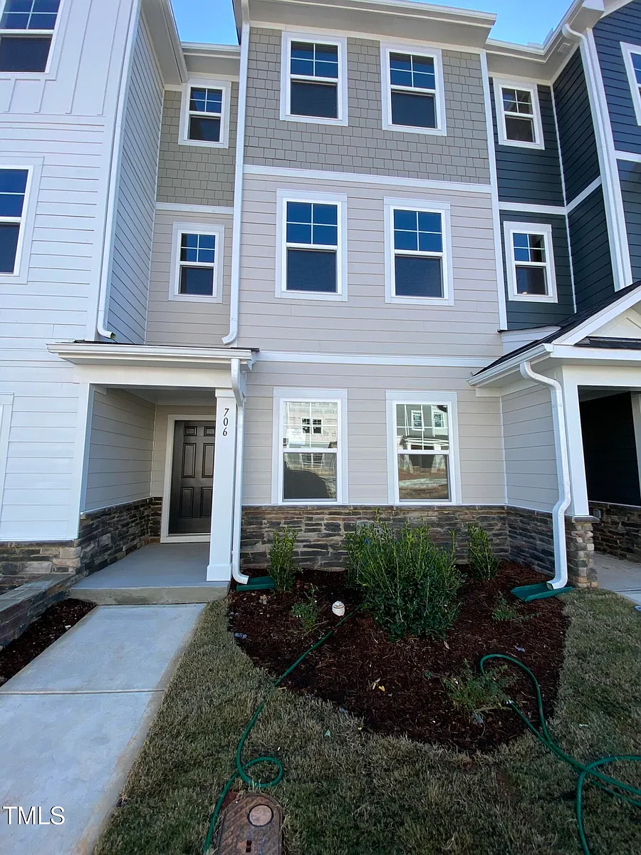 Building Photo - 706 Gimari Dr