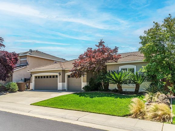 2nd image of 3136 Mammoth Way