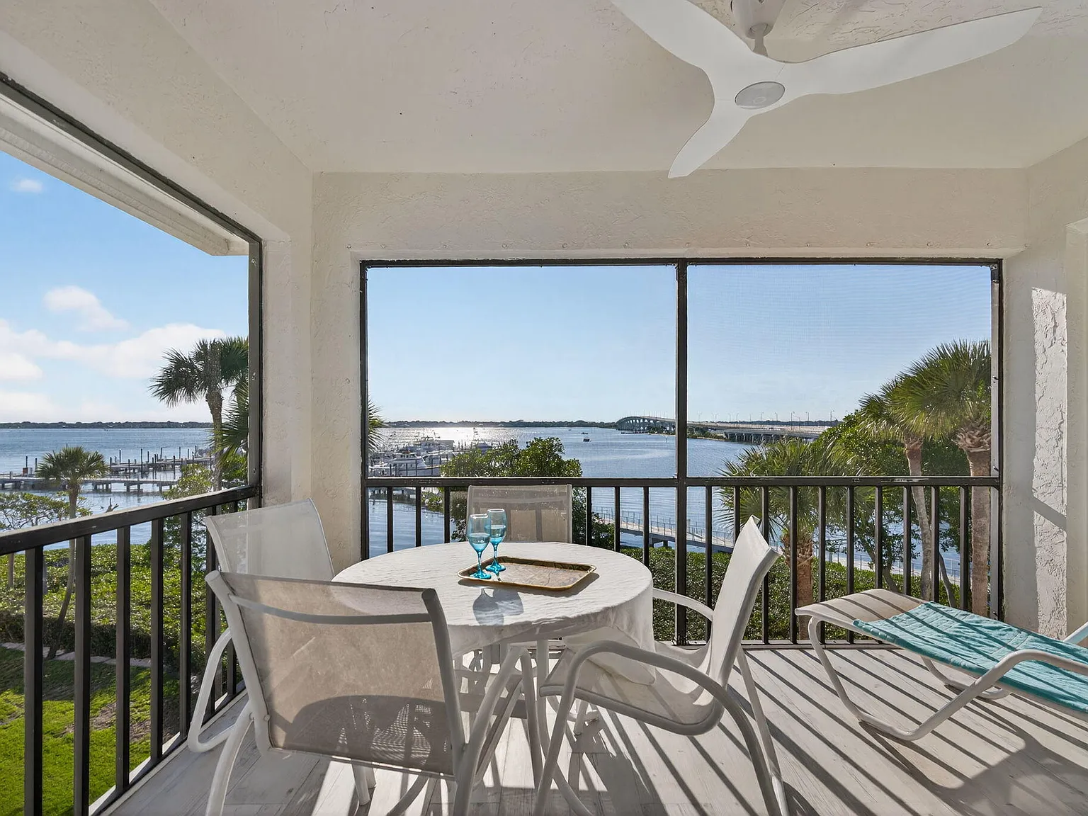 2 bed, 2.0 bath, 970 sqft, $5,500 — Photo 2