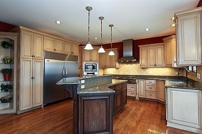 3rd image of 20039 Oakwood Dr