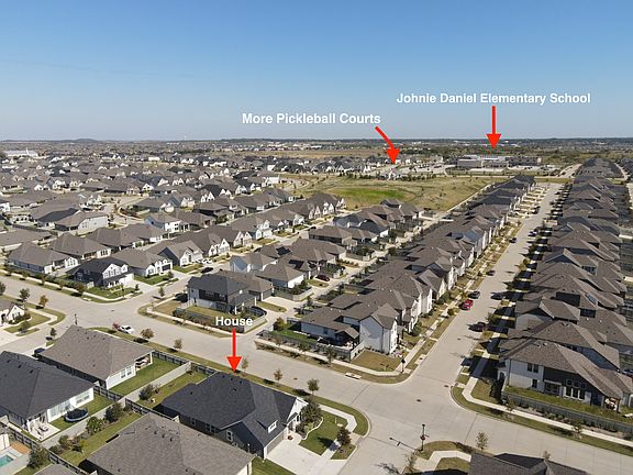 4th image of 2400 Stella Ln