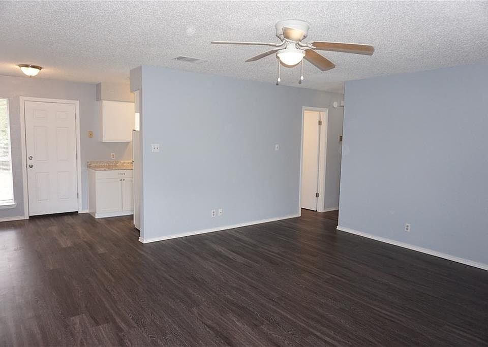 1st image of 413 Thelma Dr #B