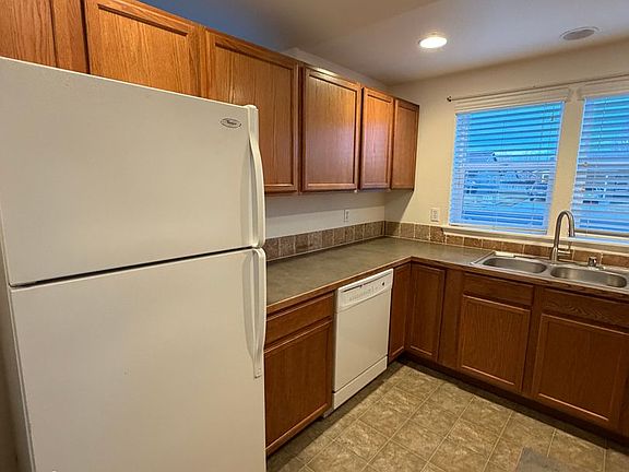 3rd image of 1403 E Crossroads Dr