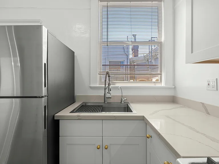 1166 S Van Ness Ave #5 — Photo 18