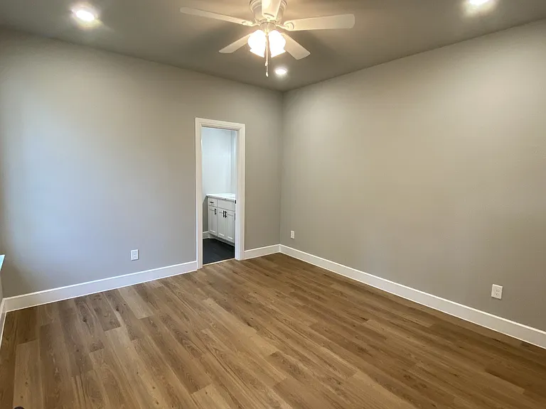 423 W Monterey St — Photo 6