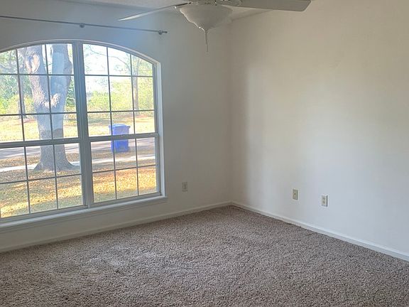 5th image of 387 Meadowlark Ln