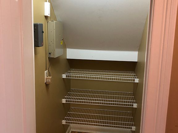 Side closet with shelving